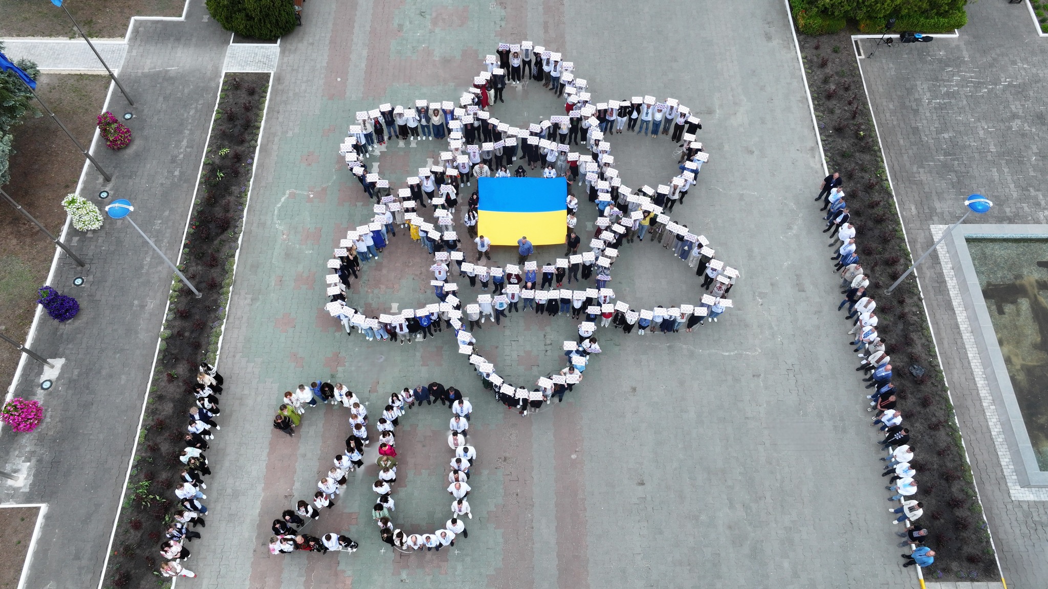 Колектив Хмельницької АЕС долучився до відзначення 20-річчя Всесвітнього дня вишиванки