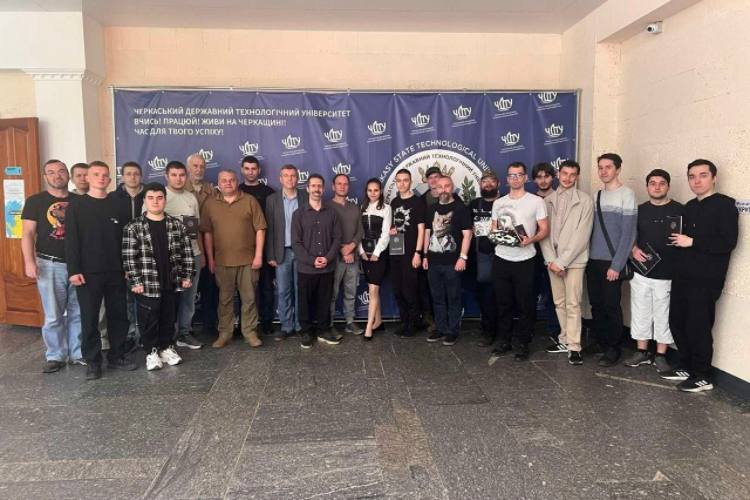 Команда ЧНУ успішно виступила на хакатоні «Future Antennas»