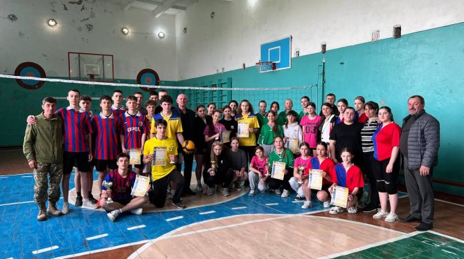 Комарівська школа вшанувала пам'ять п'ятьох полеглих випускників волейбольним турніром