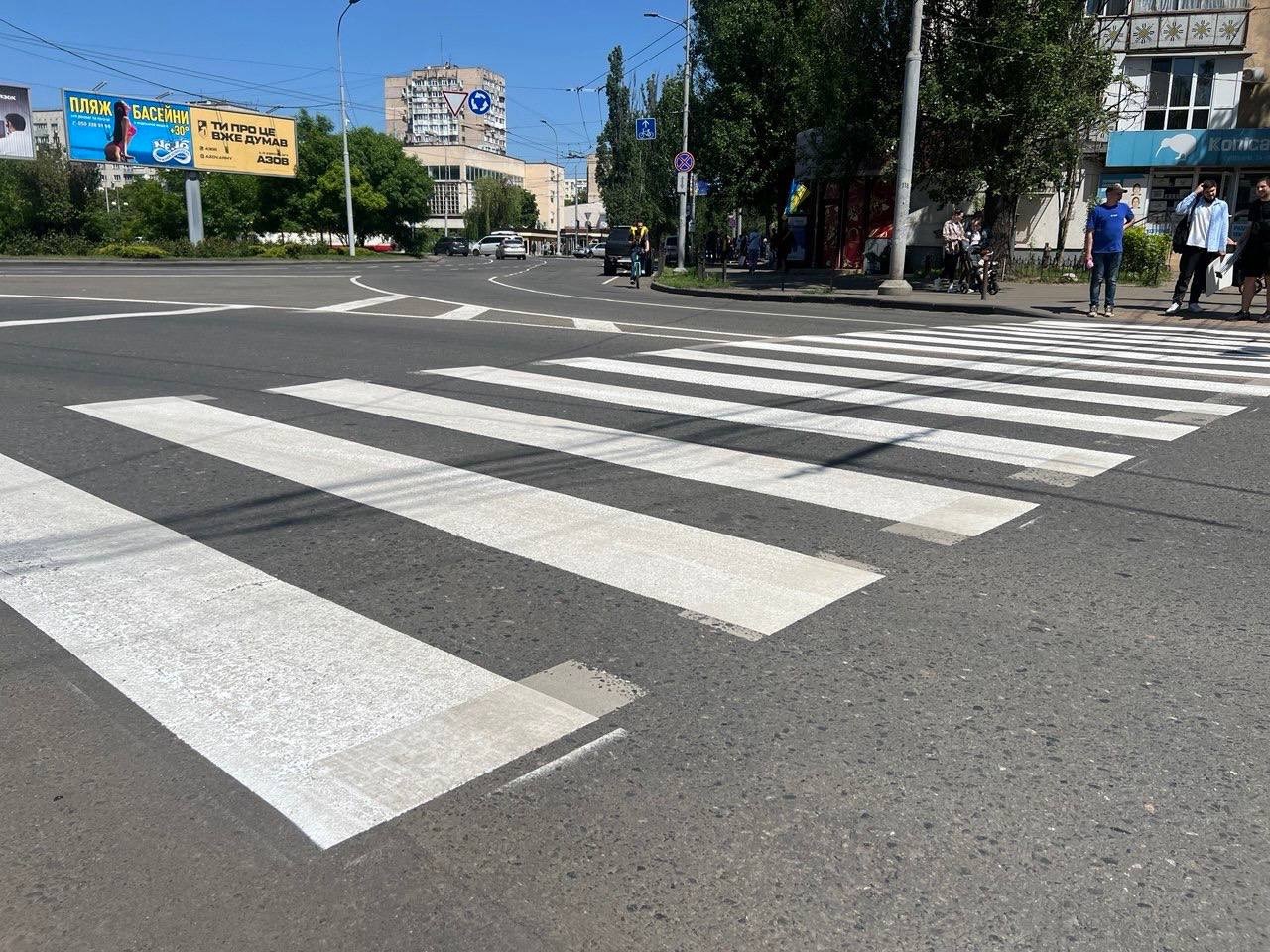 Комунальники нанесли нову розмітку на ключових перехрестях Одеси
