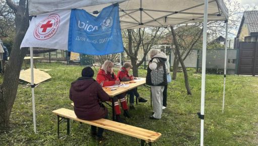 Комунальники та волонтери ліквідували наслідки атаки на Немишлі в Харкові: …