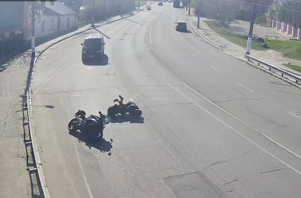 Комунальники у відеозвіті показали ДТП, які сталися на дорогах Житомира …