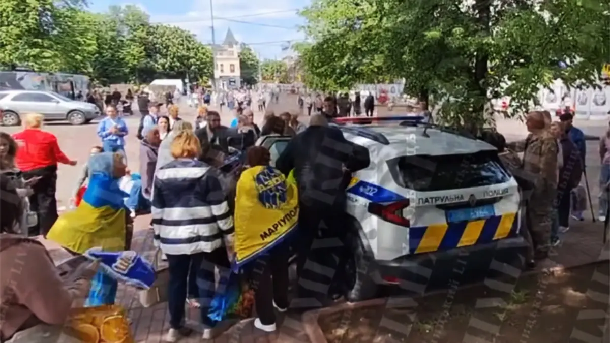Сутичка на акції за повернення полонених у центрі Хмельницького: що …