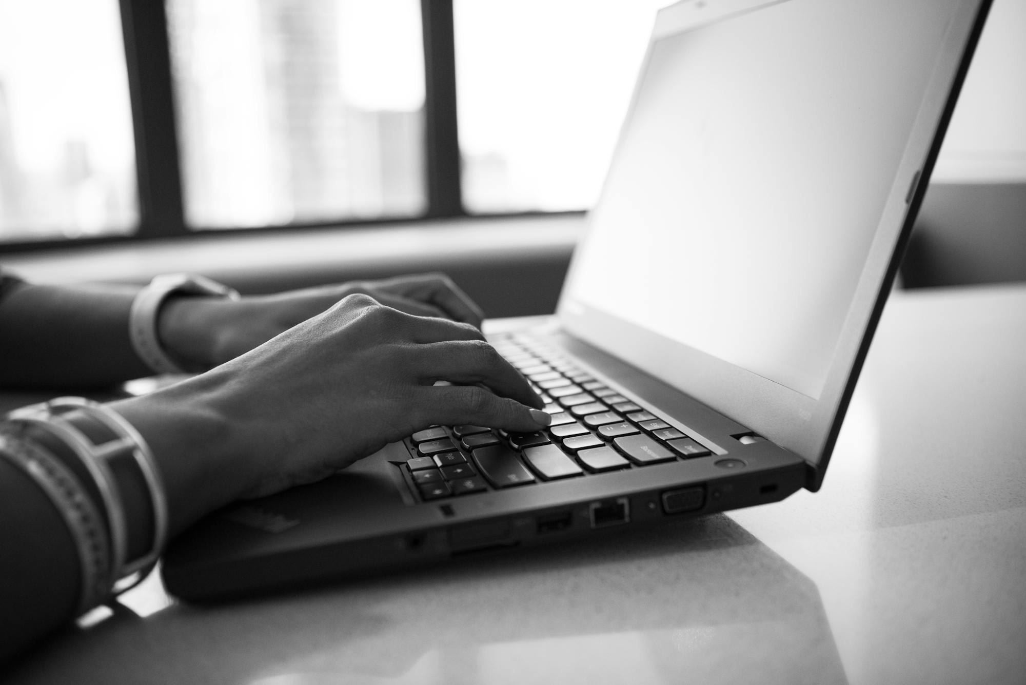 Користувачі Office зможуть заховати Copilot, який перекривав документи