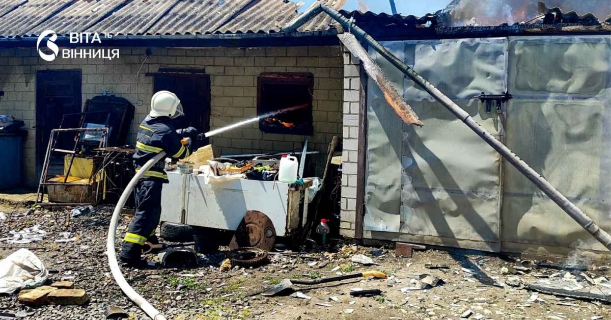 Коротке замикання та людська недбалість: на Вінниччині палали господарчі споруди …