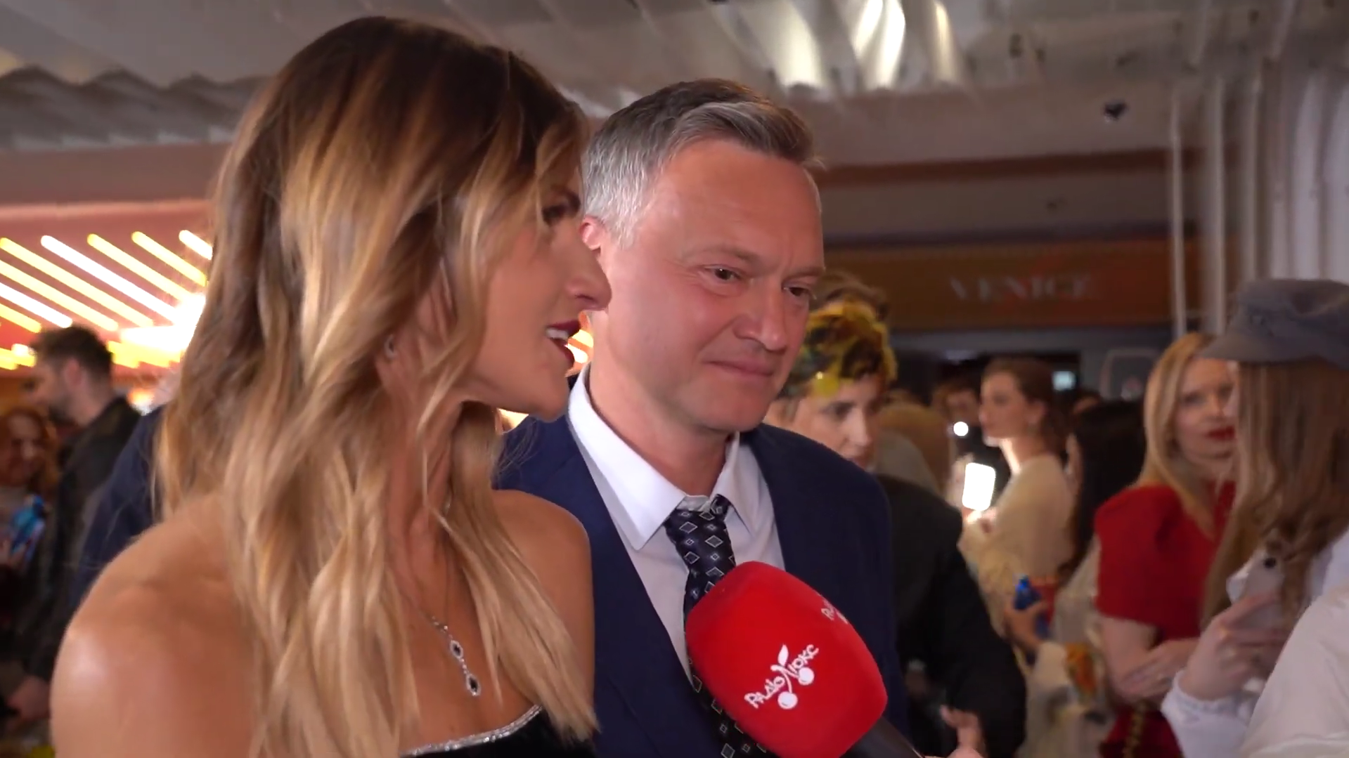 "Коротше, ми в мінусі": як українці потрапили в "Диявол носить …