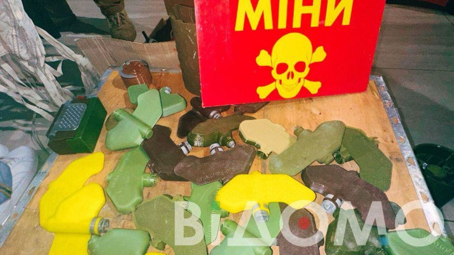 Косив траву біля багатоповерхівки та наступив на міну: у Нікополі …
