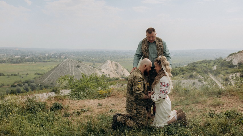 Кохання сильніше за війну: військовослужбовці 93-ї бригади «Холодний Яр» повінчалися …