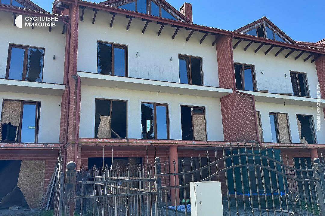 Кількість постраждалих після атаки по Миколаєву зросла до п'яти осіб: …