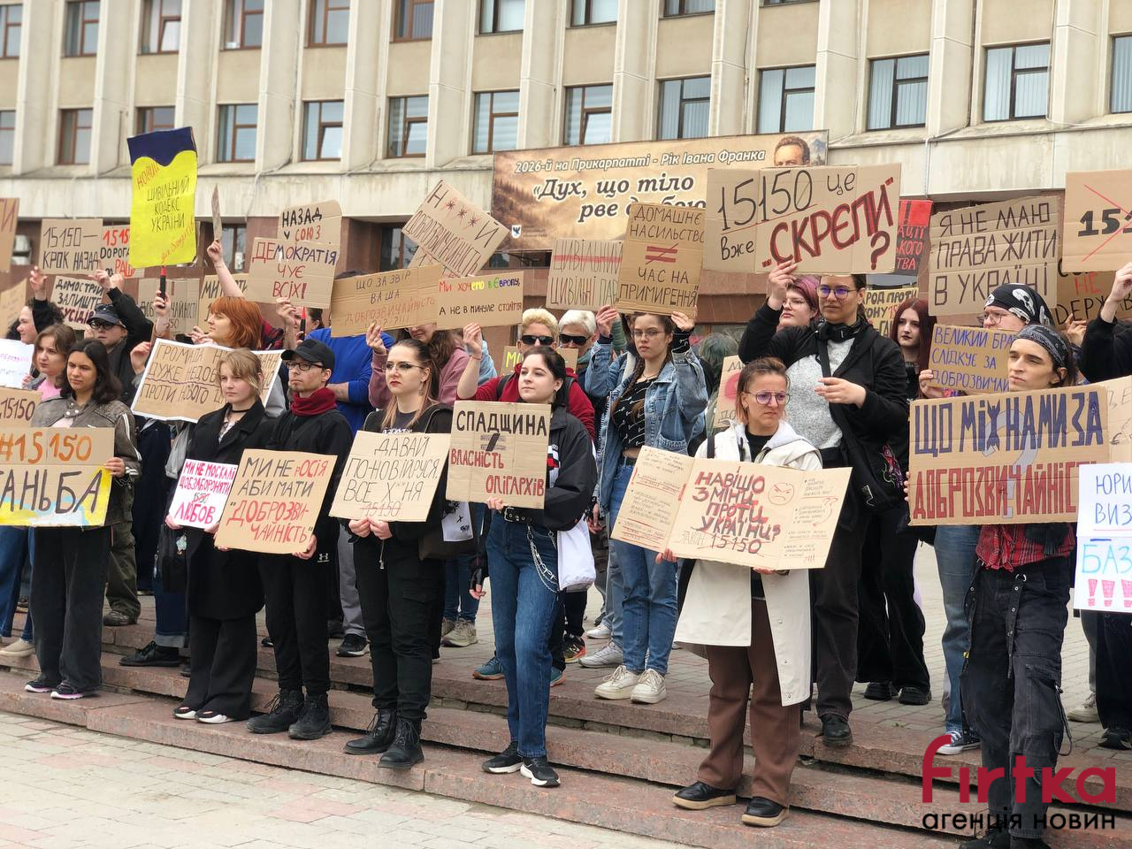 ЛГБТ+ проти традиційних цінностей: конфлікт навколо проєкту Цивільного кодексу на …