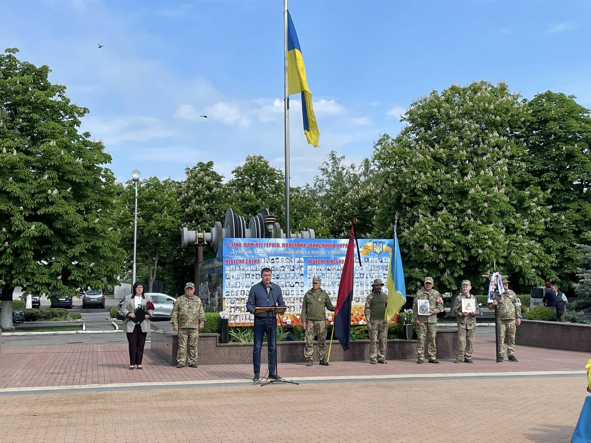 Ладижинська громада попрощалася із захисником Василем Червонецьким