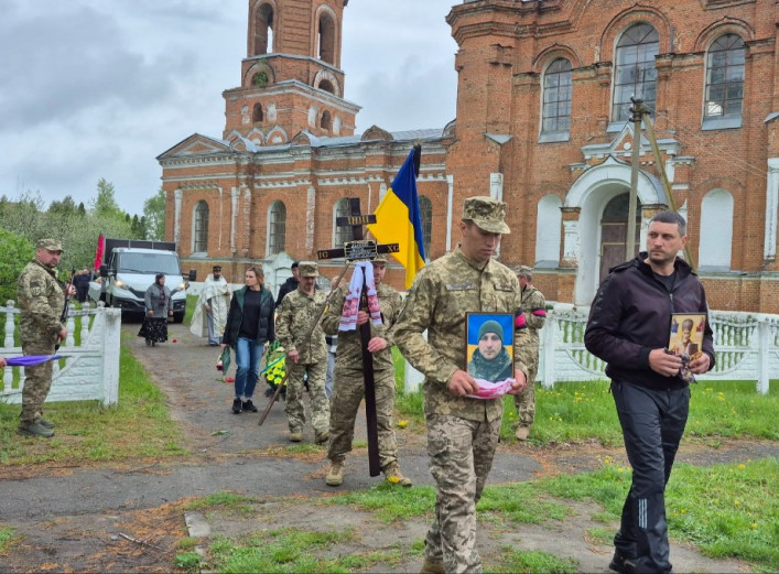 Лебединська громада попрощалася із захисником Сергієм Ткаченком