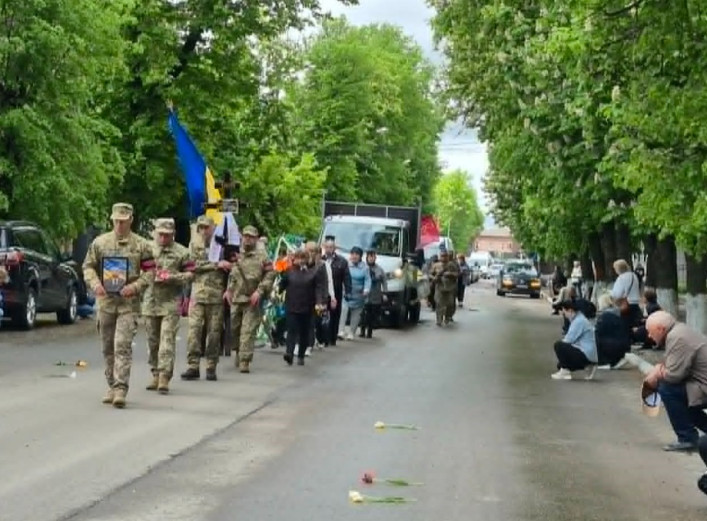 Лебединська громада провела в останню путь захисника Ігоря Балюка