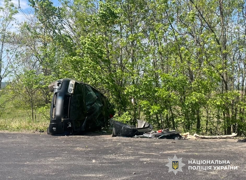 Легковик перекинувся у Кропивницькому районі: травмувалася пасажирка (фото)