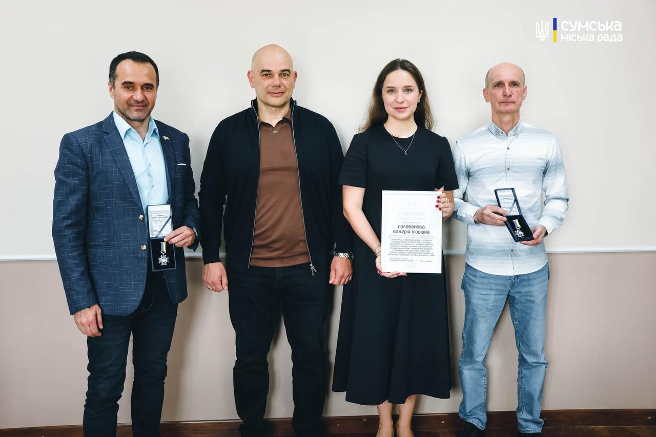 Леонід Ніколаєнко вручив почесні відзнаки сумським волонтерам за вагомий внесок …