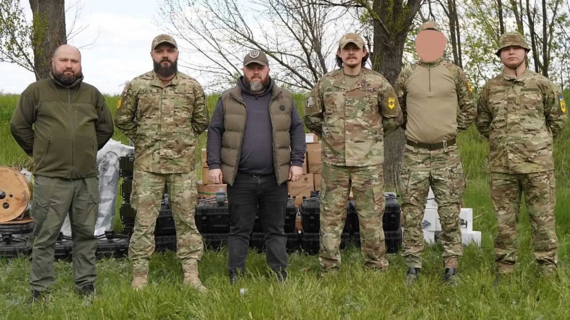Луганська ОВА передала “азовцям” засоби зв’язку та квадрокоптери