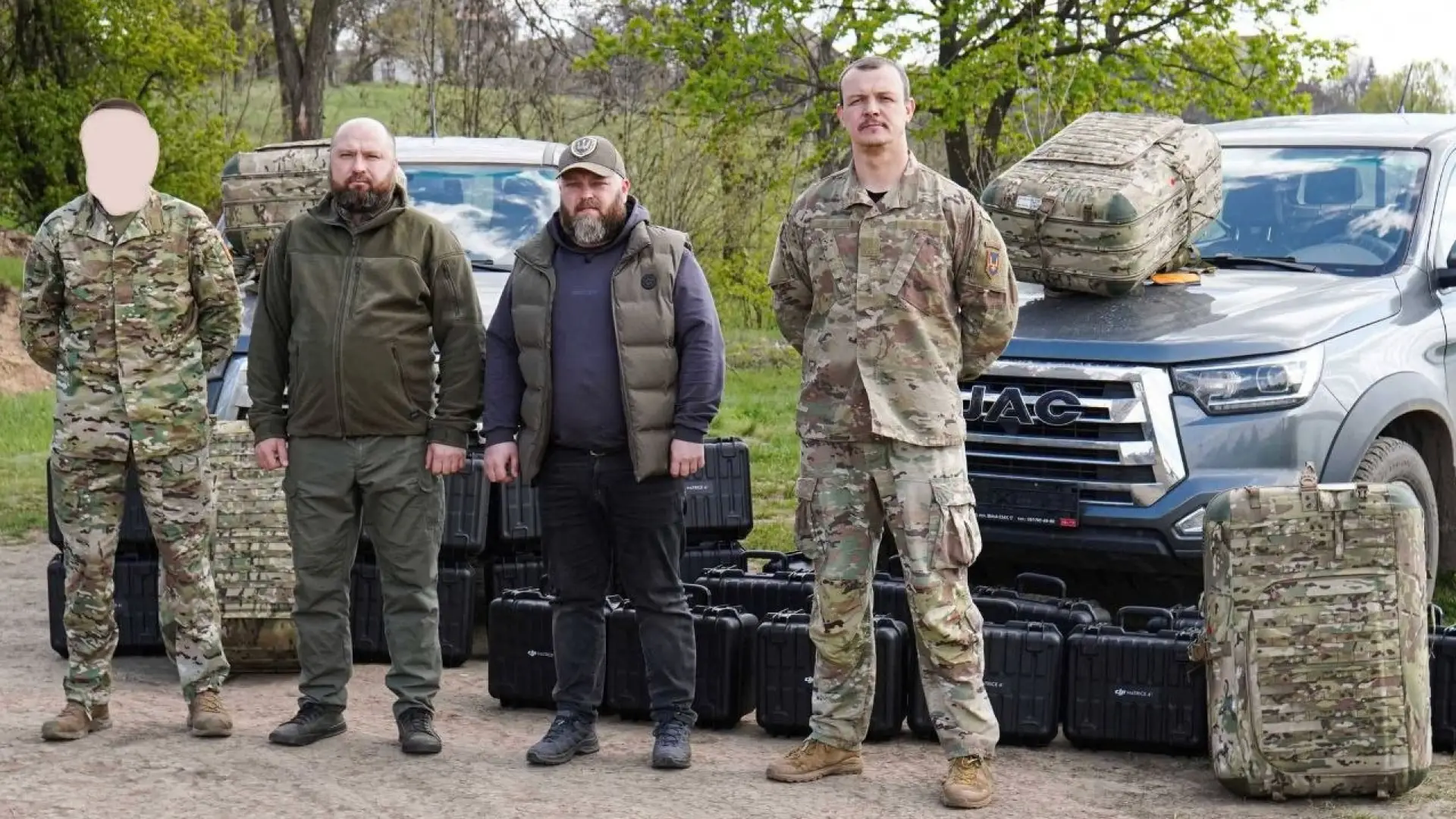 Луганська ОВА передала на фронт дрони та нагороди військовим