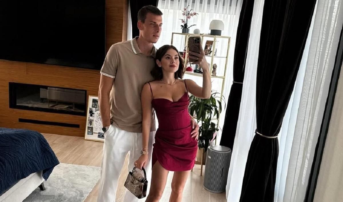 Лунін разом із чарівною дружиною відвідали світський захід – подружжя …