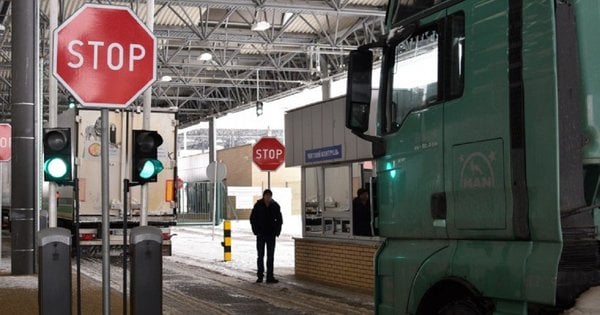 Львівського митника затримали за пропуск контрабанди на 7 млн грн