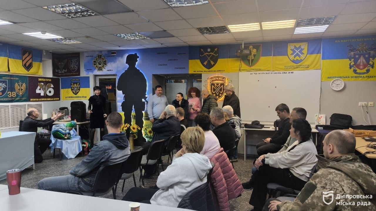 Лялькотерапія для ветеранів: у Дніпрі впроваджують нові підходи до реабілітації …