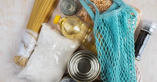 Магазини зобов'яжуть роздавати продукти людям: мережам це може не сподобатися