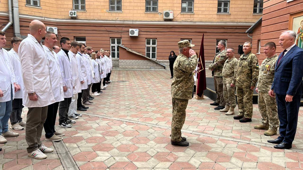 Майбутні офіцери запасу, випускники ІФНМУ, склали Військову присягу на вірність …