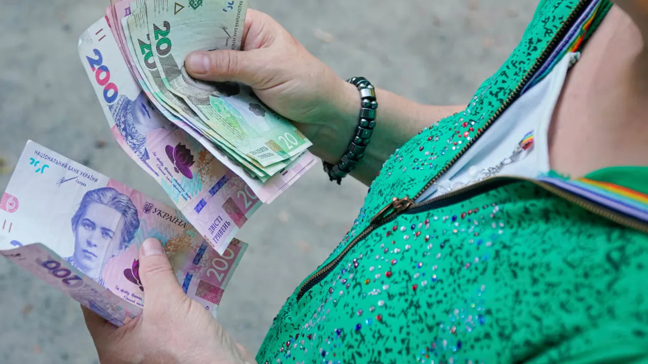 Майже 1000 гривень щомісяця: як самотнім пенсіонерам оформити доплату на …