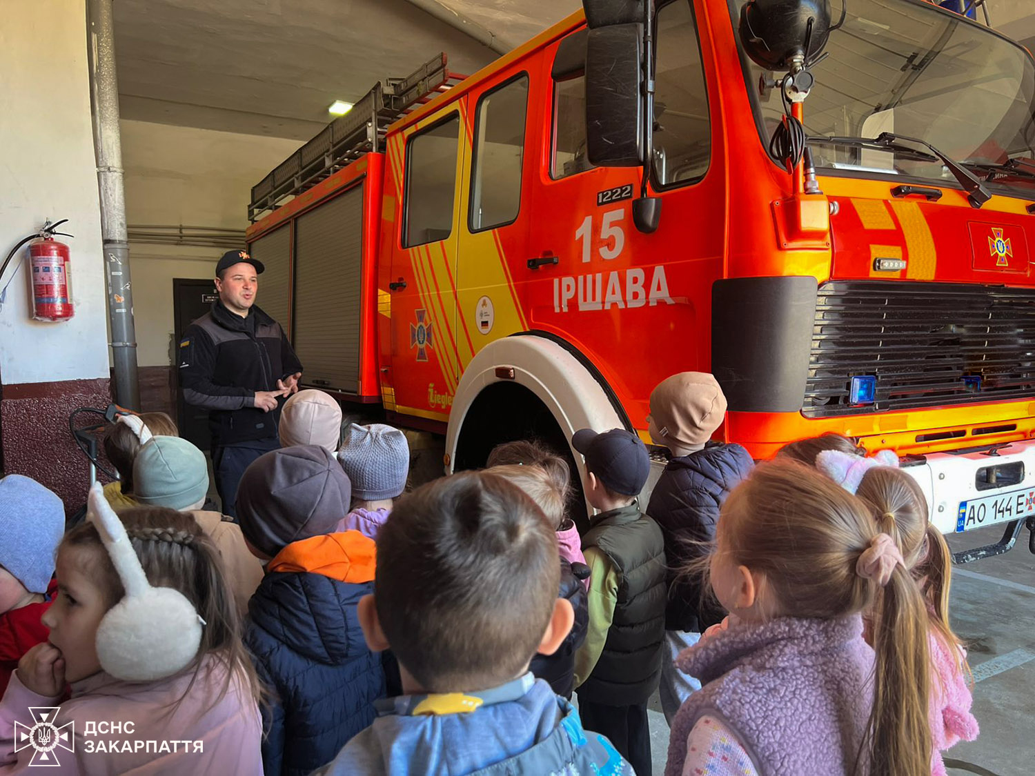 Малеча Іршави у ролі рятувальників: у ДСНС провели інтерактивний урок …
