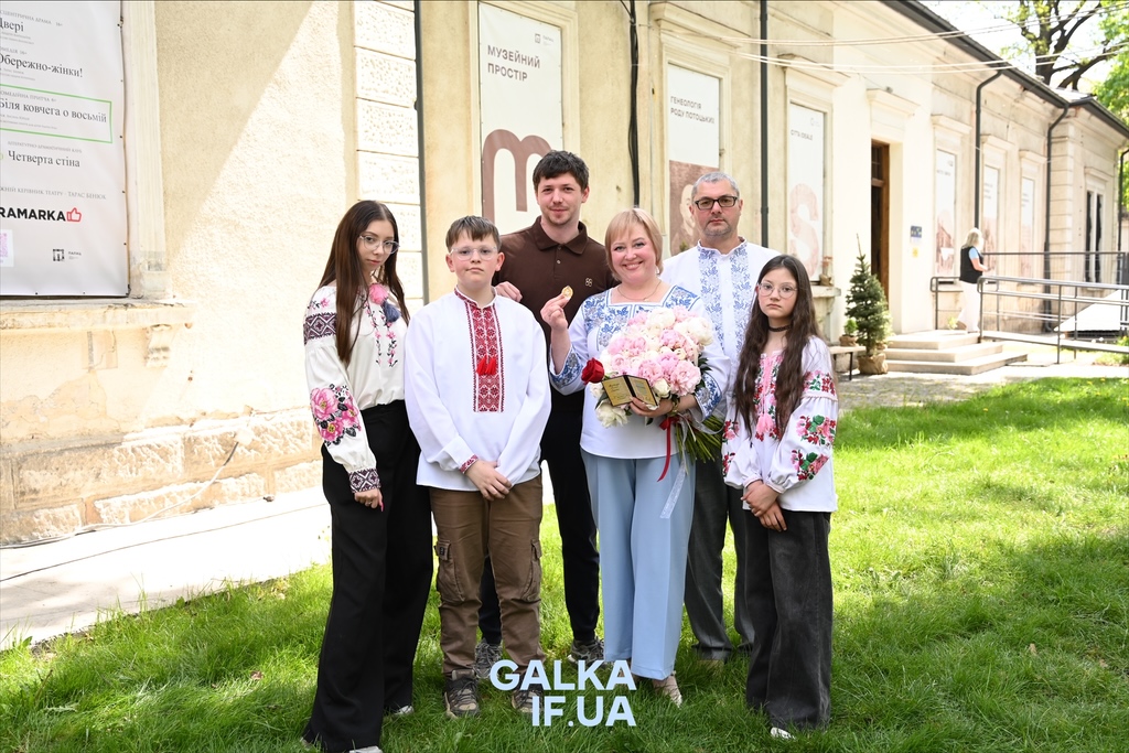Мама франківського блогера Діми Варварука отримала звання Мати-героїня (ФОТО)