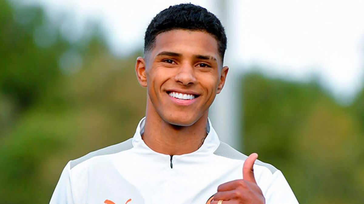 Захисник Шахтаря може переїхати в АПЛ: Манчестер Юнайтед розглядає трансфер …