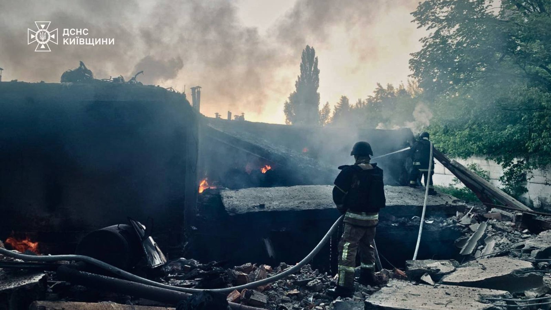Масована атака на Київщину: троє постраждалих, пошкоджено будинки в семи …
