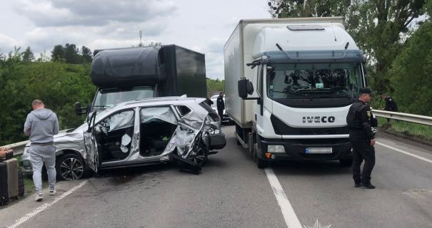 Масштабна ДТП на Львівщині: на трасі зіткнулися п’ять авто