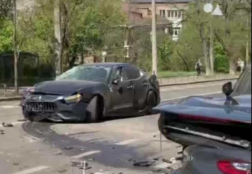 Масштабна ДТП у Києві: удар спорткара зніс кілька машин