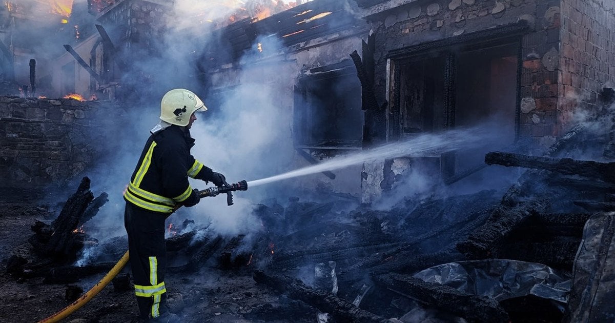 Масштабна пожежа вирує у курортному комплексі на Закарпатті: що трапилося …