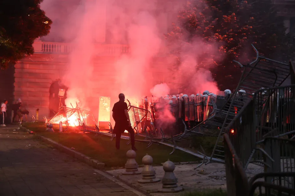 Масштабний антиурядовий протест охопив столицю Сербії попри заяву Вучича про …