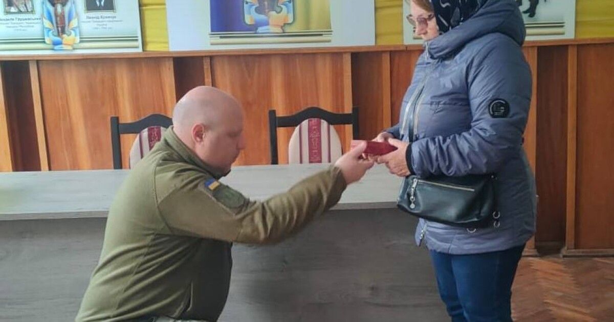 Матері загиблого воїна з Волині вручили державну нагороду