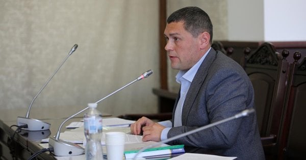Матір судді з Франківщини забезпечувала сім'ю сина авто та одягом