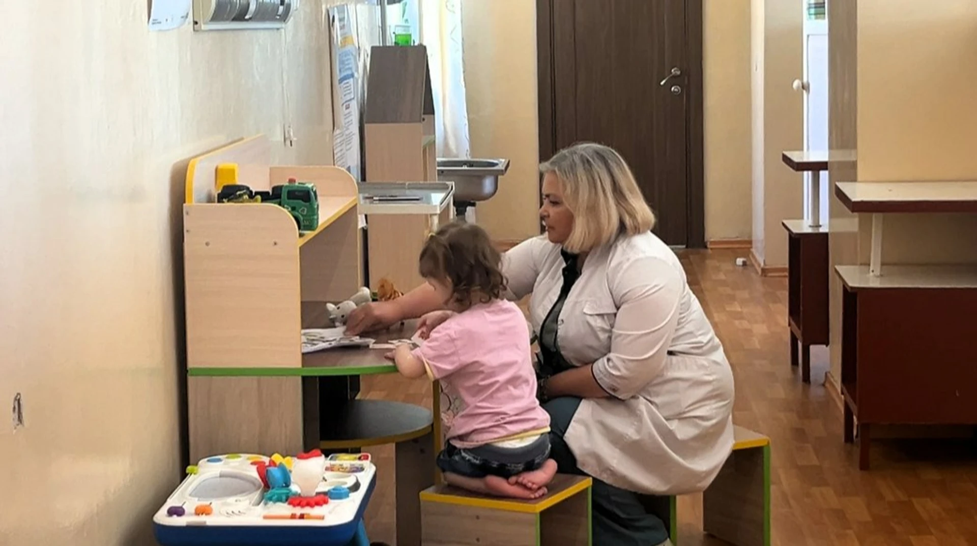 Матір хлопчика, який випав з вікна у Харкові, хочуть позбавити …