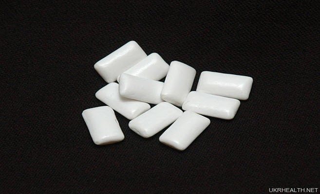 Медики перерахували шкідливі властивості жуйки