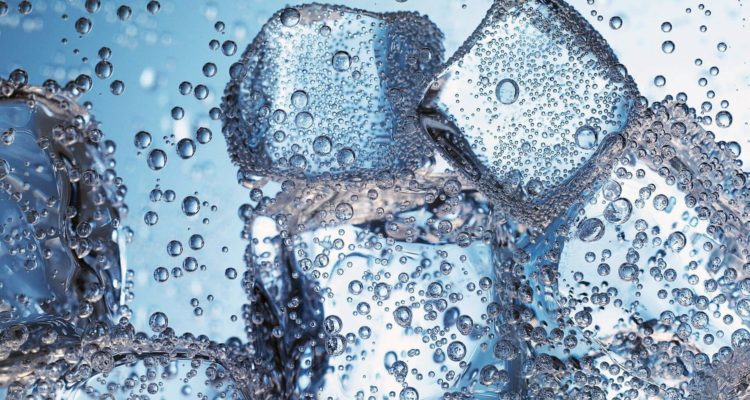 Медики розповіли про потенційну небезпеку газованої води