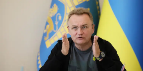 Мера Львова Садового посеред вулиці облили невідомою речовиною: що відомо
