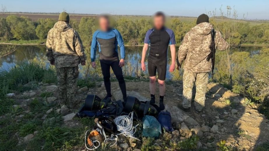 Мешканець Дніпропетровщини намагався втекти до Молдови через Дністер на підводному …