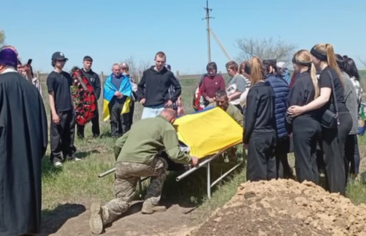 Мешканці Бессарабської громади попрощалися із загиблим на війні захисником Паськом …
