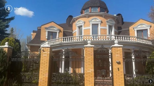 Миколаївський нардеп Негулевський «від безвиході» знімає за безцінь 800-метровий маєток