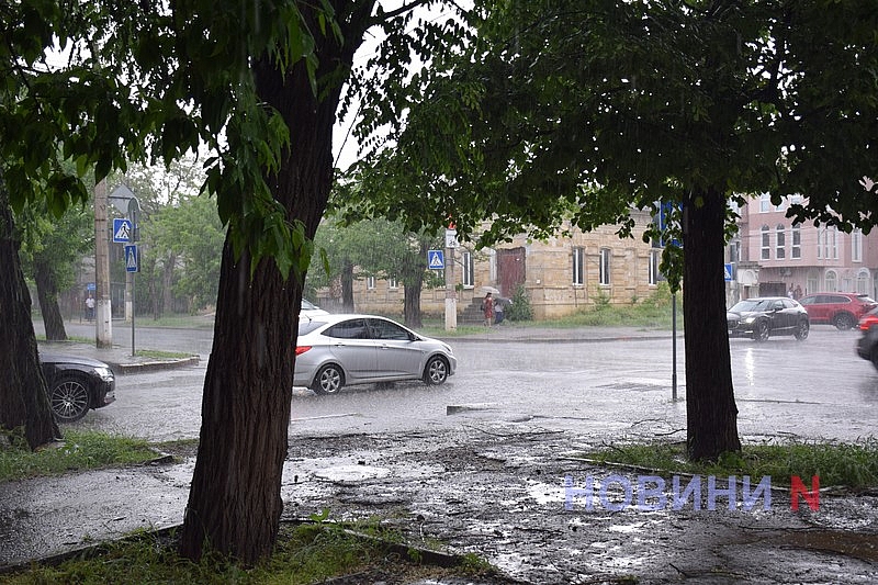 Миколаїв накрила потужна злива (фото, відео)