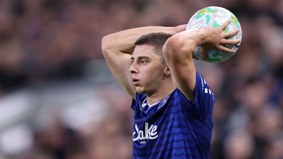 Миколенко у топ-5 найкращих захисників АПЛ за важливим показником: чим …