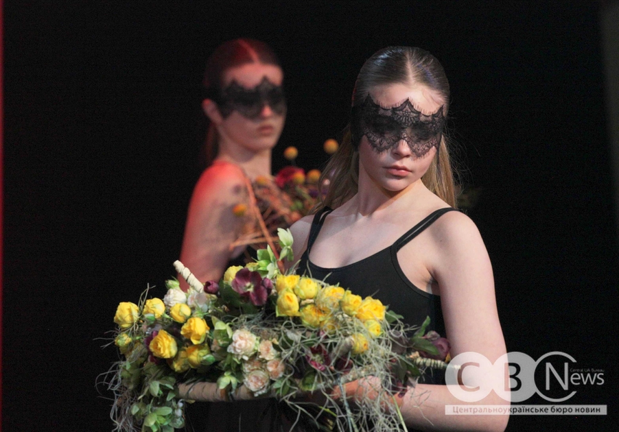 Мистецький проєкт Flowers Fashion Show представили в Кропивницькому (фоторепортаж)