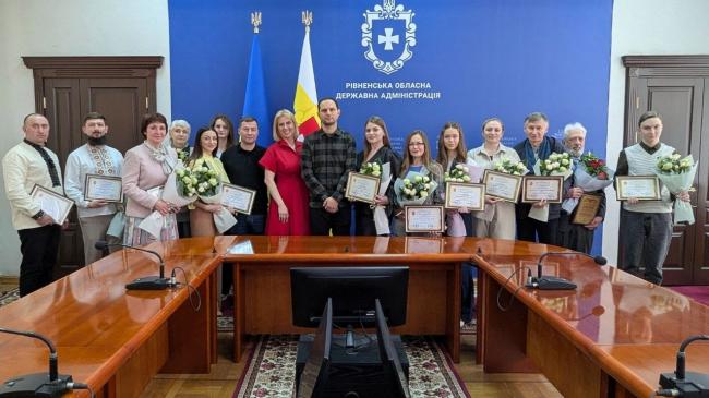Митцям Рівненщини вручили сертифікати на стипендії та гранти голів ОДА …