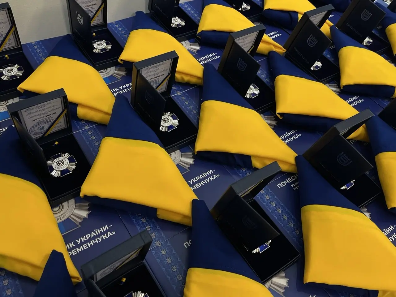 «Ми в неоплатному боргу перед вами»: у Кременчуці родинам загиблих …