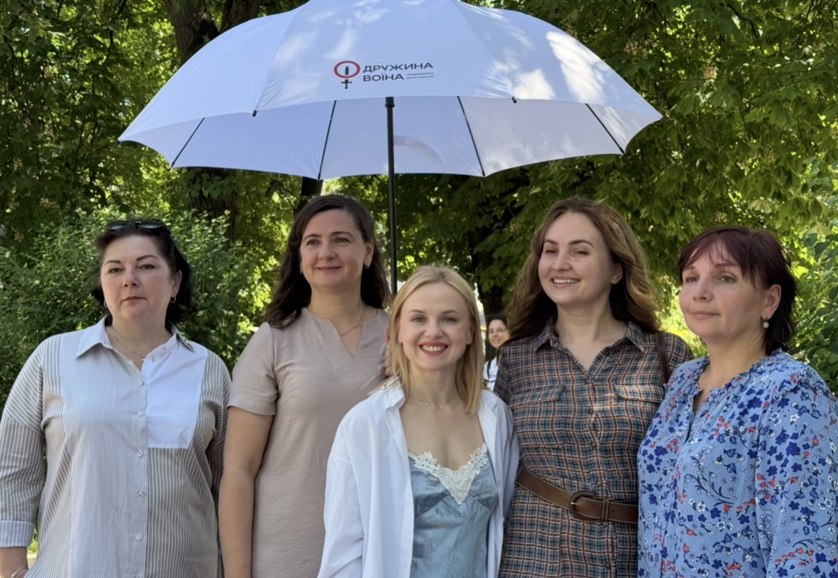 «Ми говоримо чесно і відверто»: у Франківську дружини військових вийдуть …